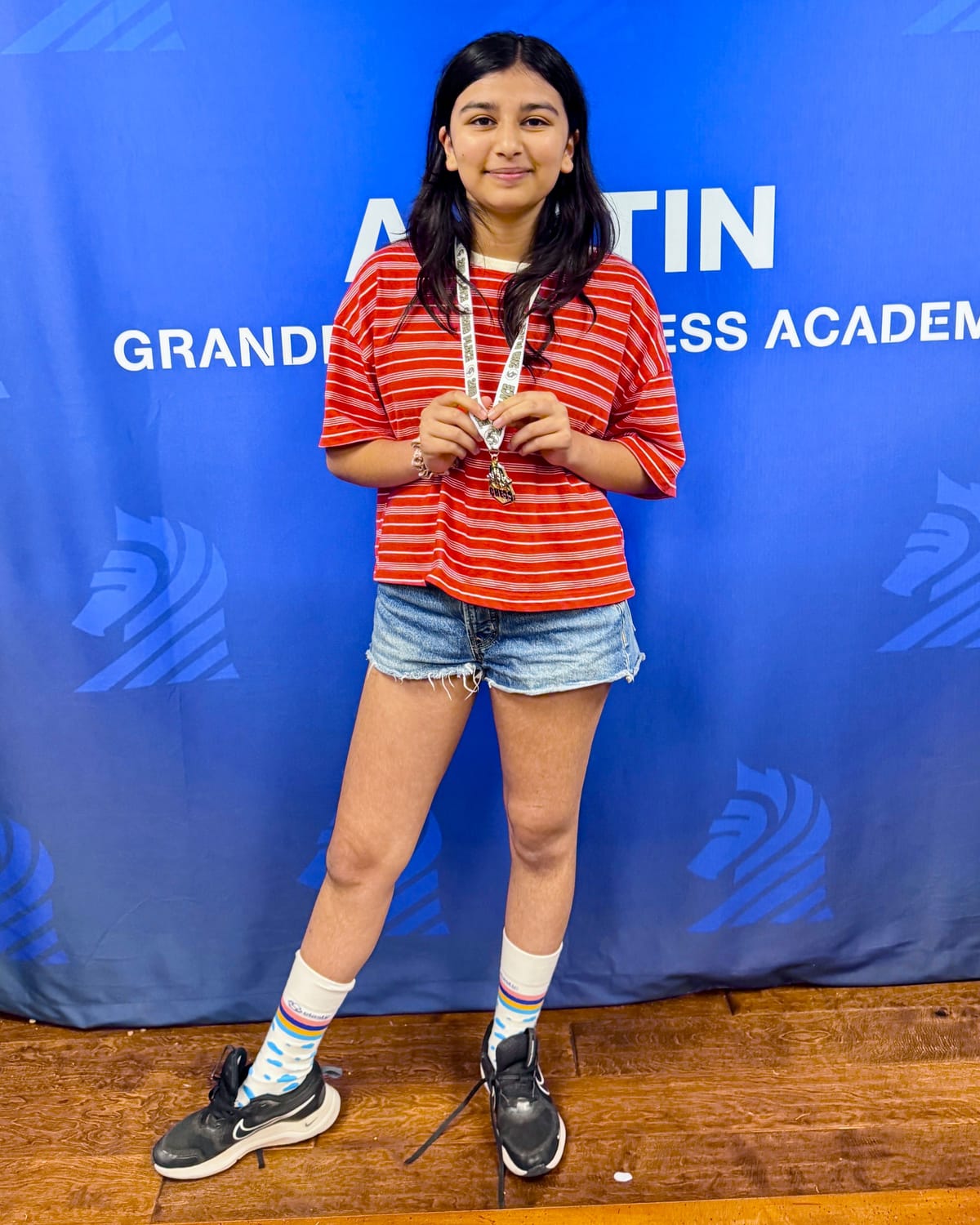 Viti smiling and holding her medal