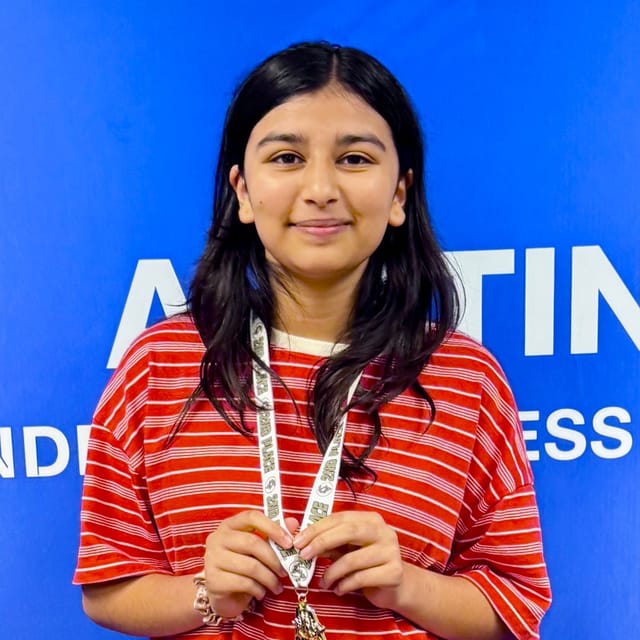 Viti smiling and holding a chess medal